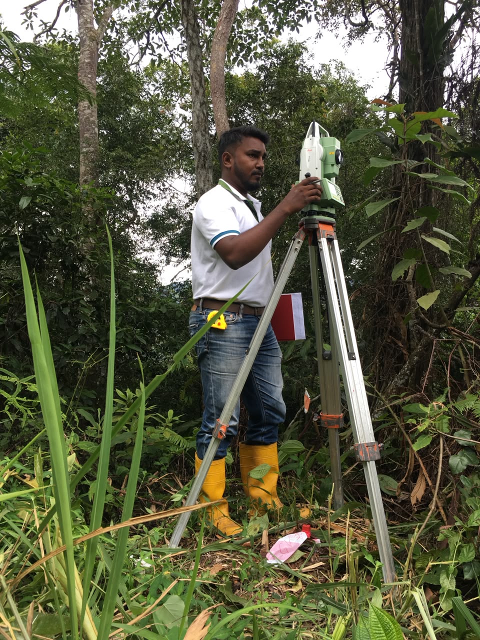 Cadastral boundary survey in field